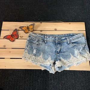 Jean shorts with lace